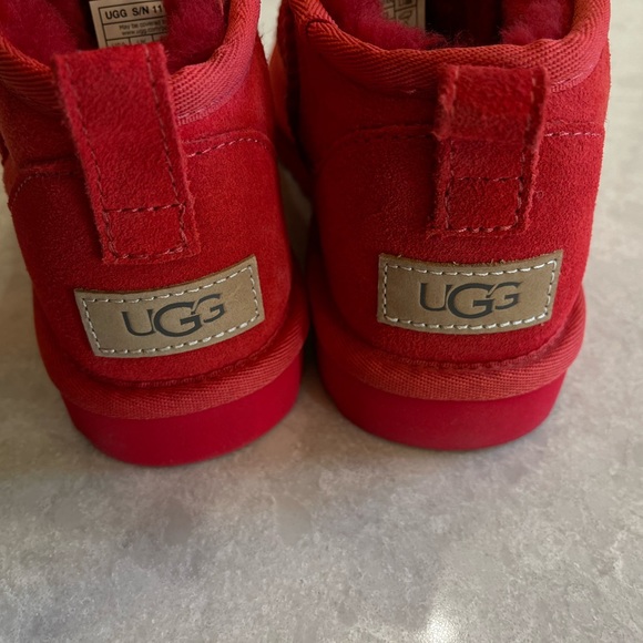 UGG Black Ultra Mini Classic Boot In Samba Red Tonal Size 6 - Picture 10 of 16